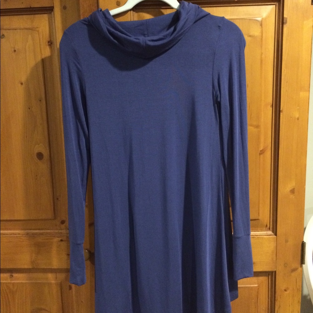 Blue stretchy Crowl tunic